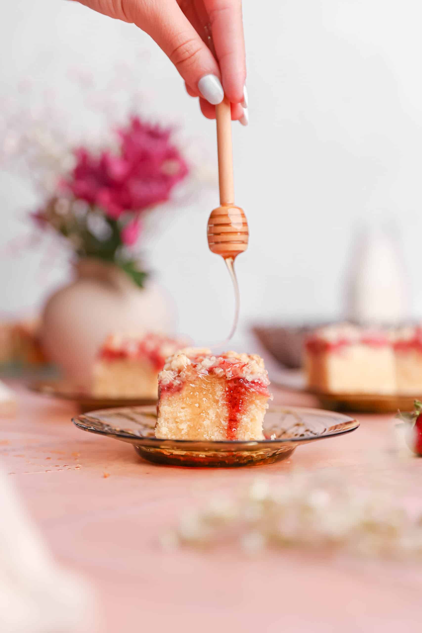 Free Photo | Sweety honey cake with strawberries